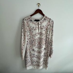 BCBG Maxazria white dress with a floral print, size XS in an excellent condition